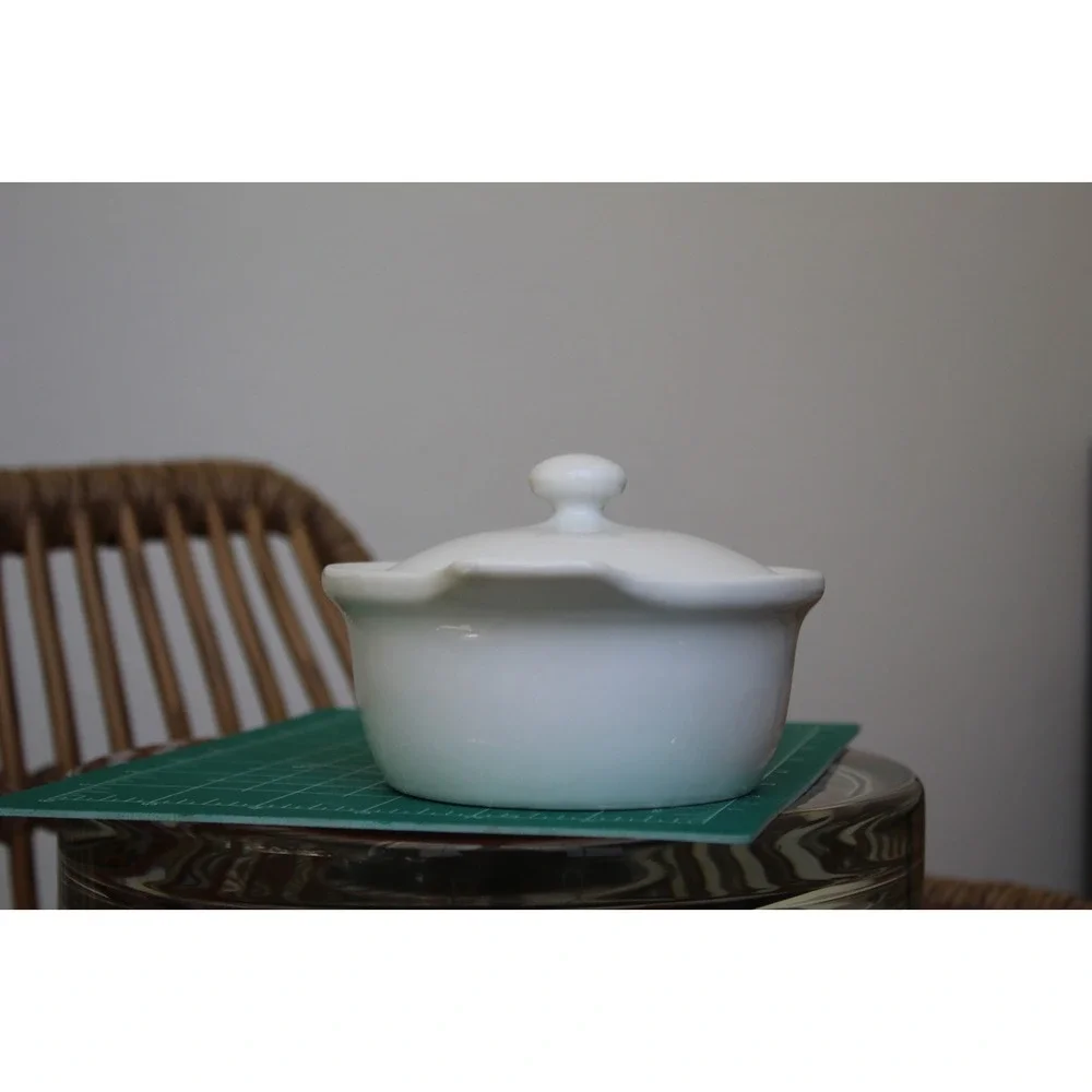 Mikasa Accent White K1000 Fine China Mini Casserole Dish with Lid Japan‎ 5.5in